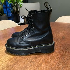 Dr Martens 1460 Pascal platform blk boot. Worn, great condition.Size 9